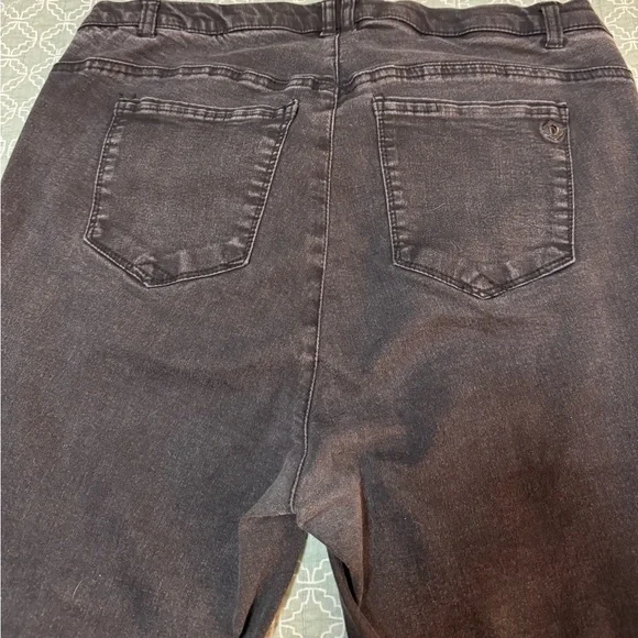 Democracy Women's Black Skinny Jeans - Picture 3 of 5